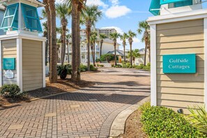 Property grounds - Beach Access and Large Pool (Miramar Beach)