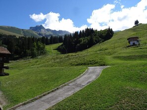 Property grounds - 100m from ski slopes, 1st floor, view ski slopes, balcony, tv, 25m², Valmorel (Valmorel)