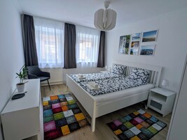 Apartment, 2 Bedrooms, Mountain View, Ground Floor | 2 bedrooms, blackout drapes, free WiFi