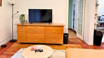 Departamento Deluxe | Área de sala de estar | Smart TV, Netflix y servicios de streaming