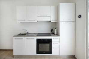 Kühlschrank, Ofen, Herdplatte, Geschirrspüler