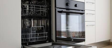Fridge, oven, stovetop, dishwasher