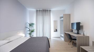 1 bedroom, desk, travel cot, free WiFi