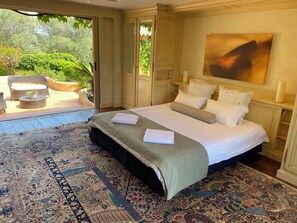 4 habitaciones, tabla de planchar con plancha, wifi y ropa de cama 