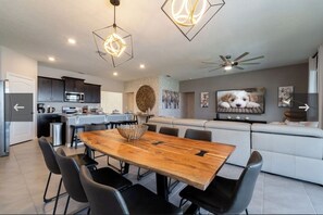Dining - Beautifully Furnished Villa In Solterra Resort, Fun For All Ages, Come Stay!! (Davenport)