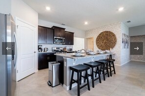 Fridge, microwave, oven, stovetop - Beautifully Furnished Villa In Solterra Resort, Fun For All Ages, Come Stay!! (Davenport)