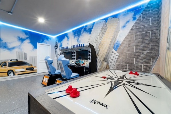 Games room - Beautifully Furnished Villa In Solterra Resort, Fun For All Ages, Come Stay!! (Davenport)