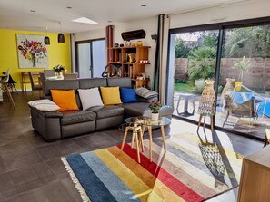 TV, table tennis, books, stereo - Villa Piscine Chauffée & Jacuzzi (Seignosse)