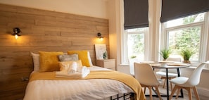 1 chambre, fer et planche à repasser, accès au Wi-Fi (inclus)