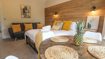 1 dormitorio, tabla de planchar con plancha, wifi gratis y ropa de cama