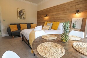 1 habitación, tabla de planchar con plancha, wifi gratis y ropa de cama 