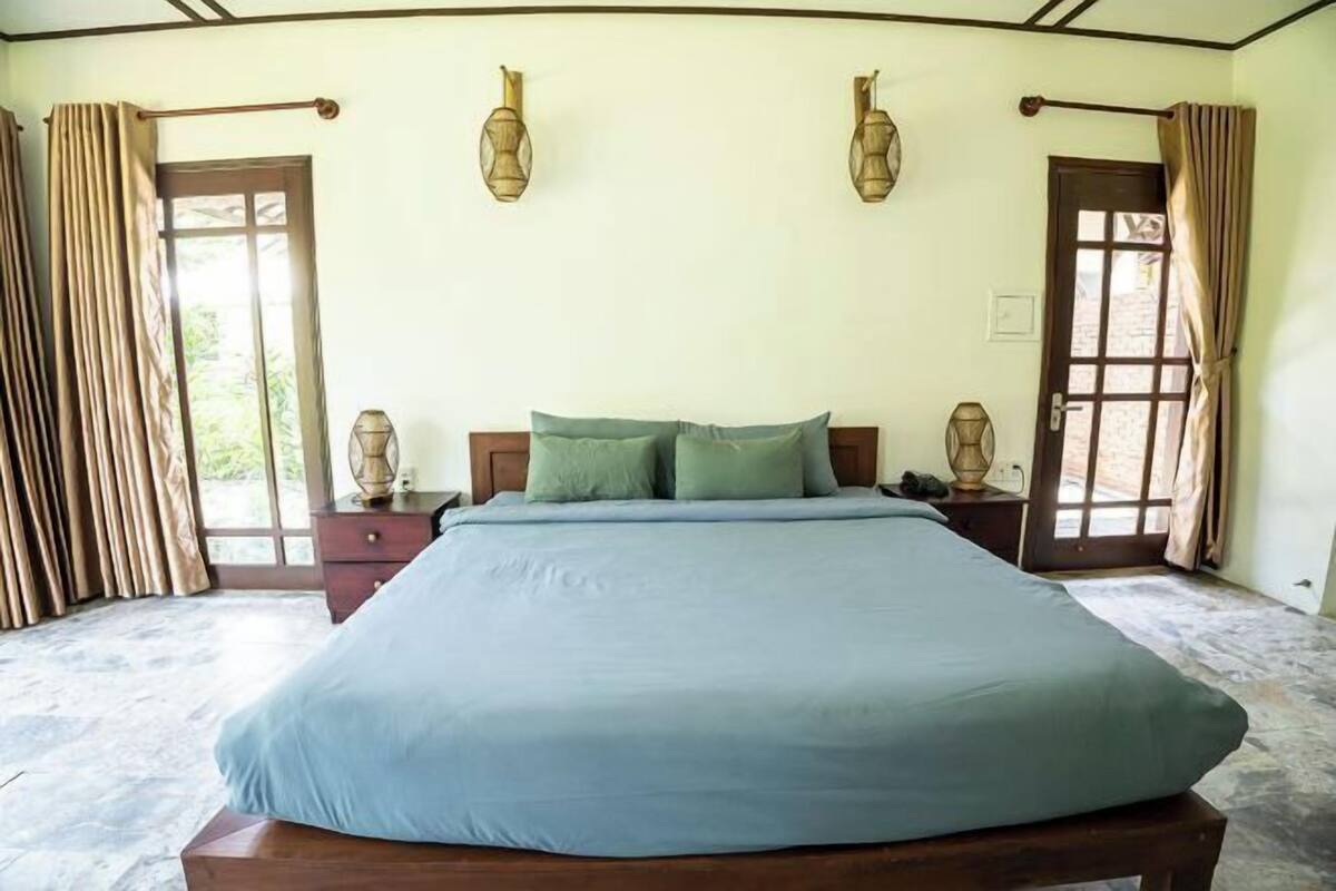 Sengetøy av topp kvalitet, memory foam-senger, minibar og safe på rommet