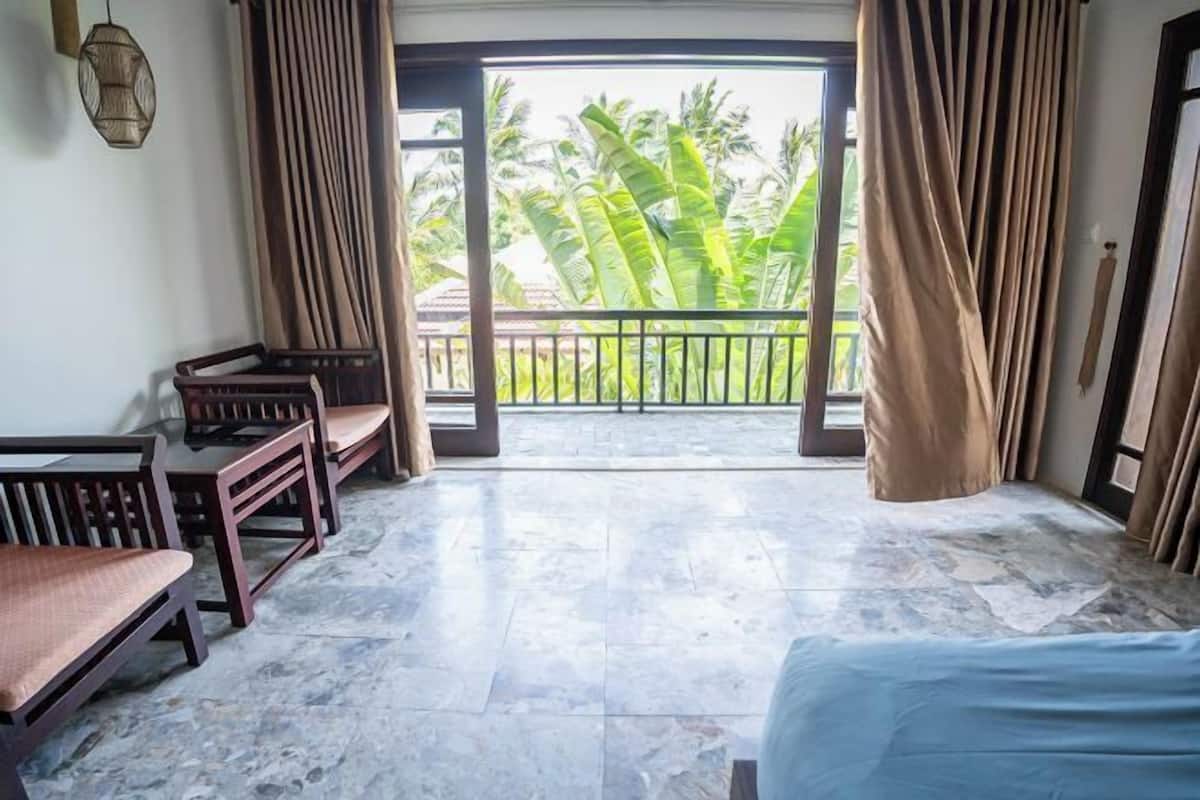 Premium bedding, memory-foam beds, minibar, in-room safe