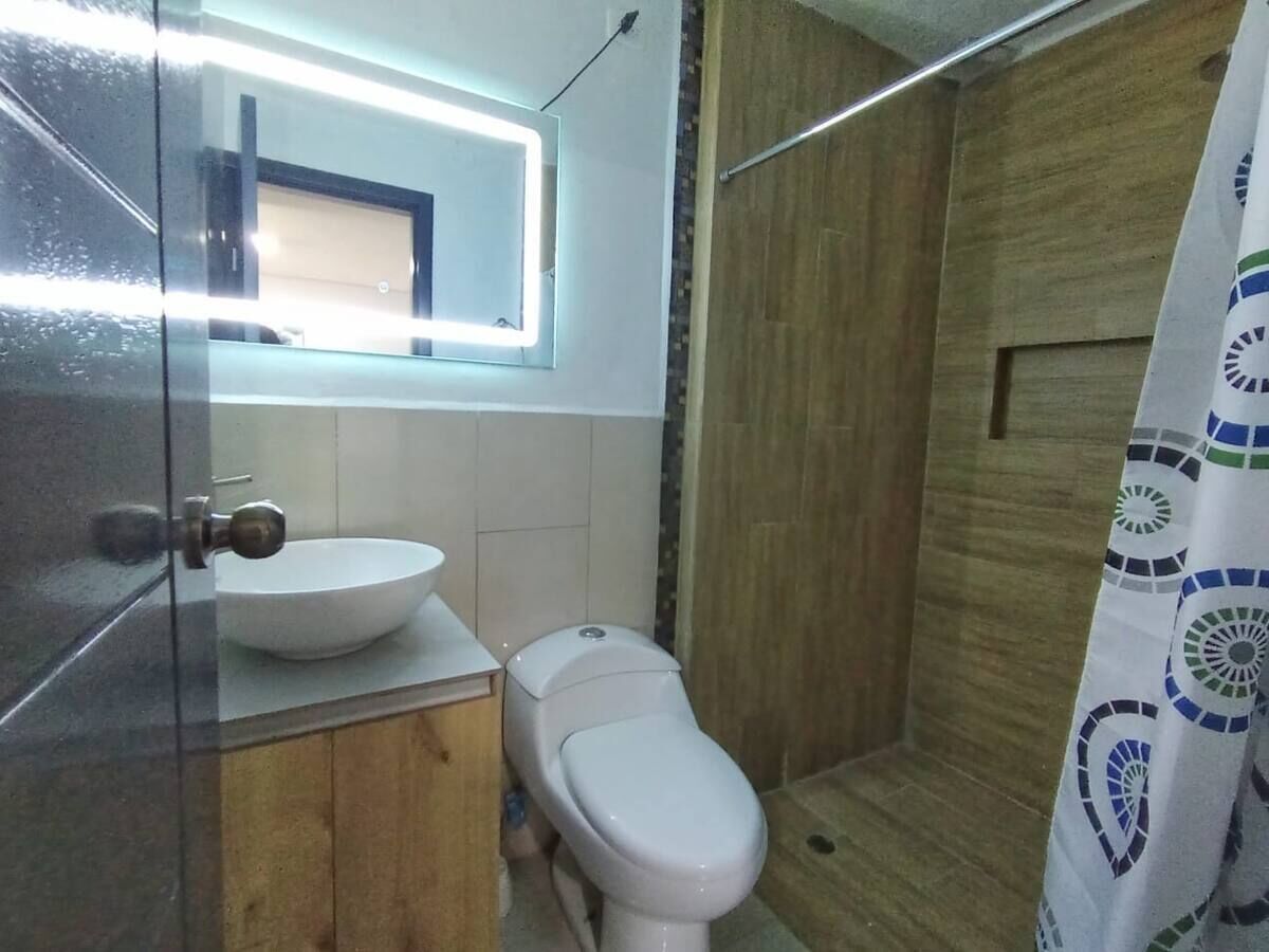 淋浴设施、毛巾、肥皂、卫生纸