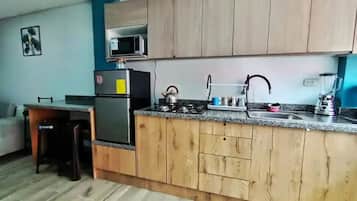 Microwave, coffee/tea maker, cookware/dishes/utensils, kitchen islands