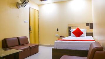 Deluxe Double Room, City View | Individually decorated, individually furnished, desk, free WiFi