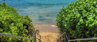 Oceanfront Wailea condo w/ direct beach access and pools