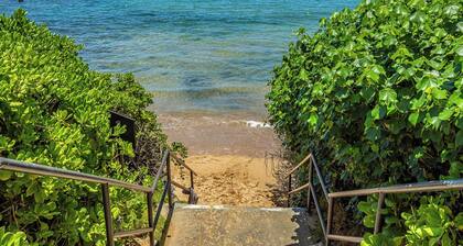 Oceanfront Wailea condo w/ direct beach access and pools