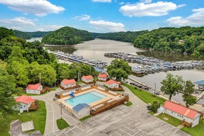 Pool - Lake Front Cabin With a Pool and Bar & Grill (Smithville)