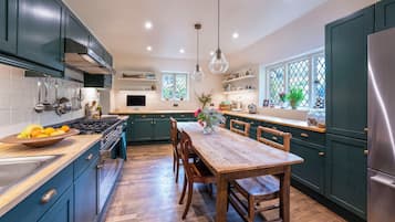 Micro-ondes, four, plaque de cuisson, lave-vaisselle