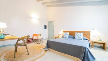 Habitación clásica, vista al mar | 1 habitación, ropa de cama de alta calidad y edredón