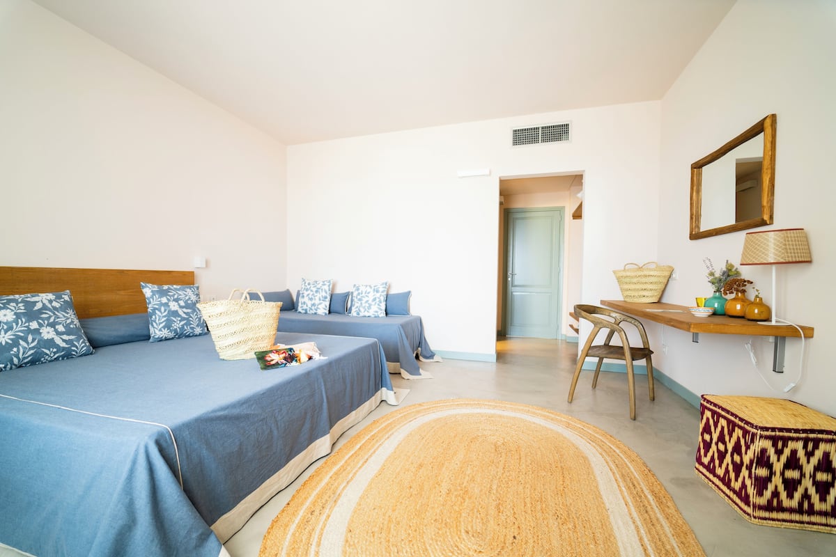 Family Room, Pool View