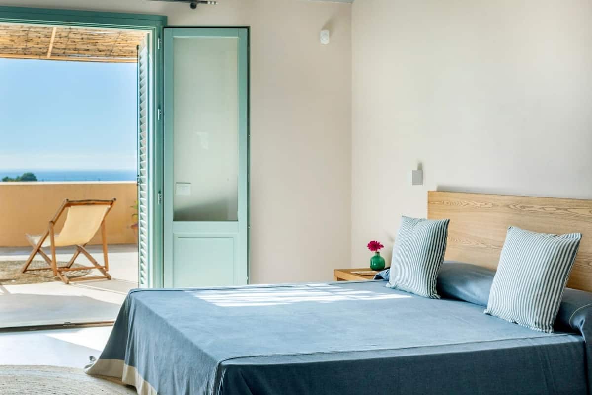 Deluxe Room, Sea View | Premium bedding, down comforters, memory foam beds, minibar