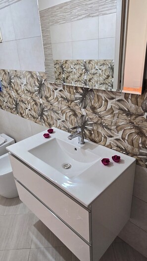 Apartment Carol | Bathroom | Shower - MAURICAROL RESIDENCES  (Presicce-Acquarica)
