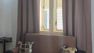 Apartment Mauri | Living area | 32-inch Smart TV with digital channels