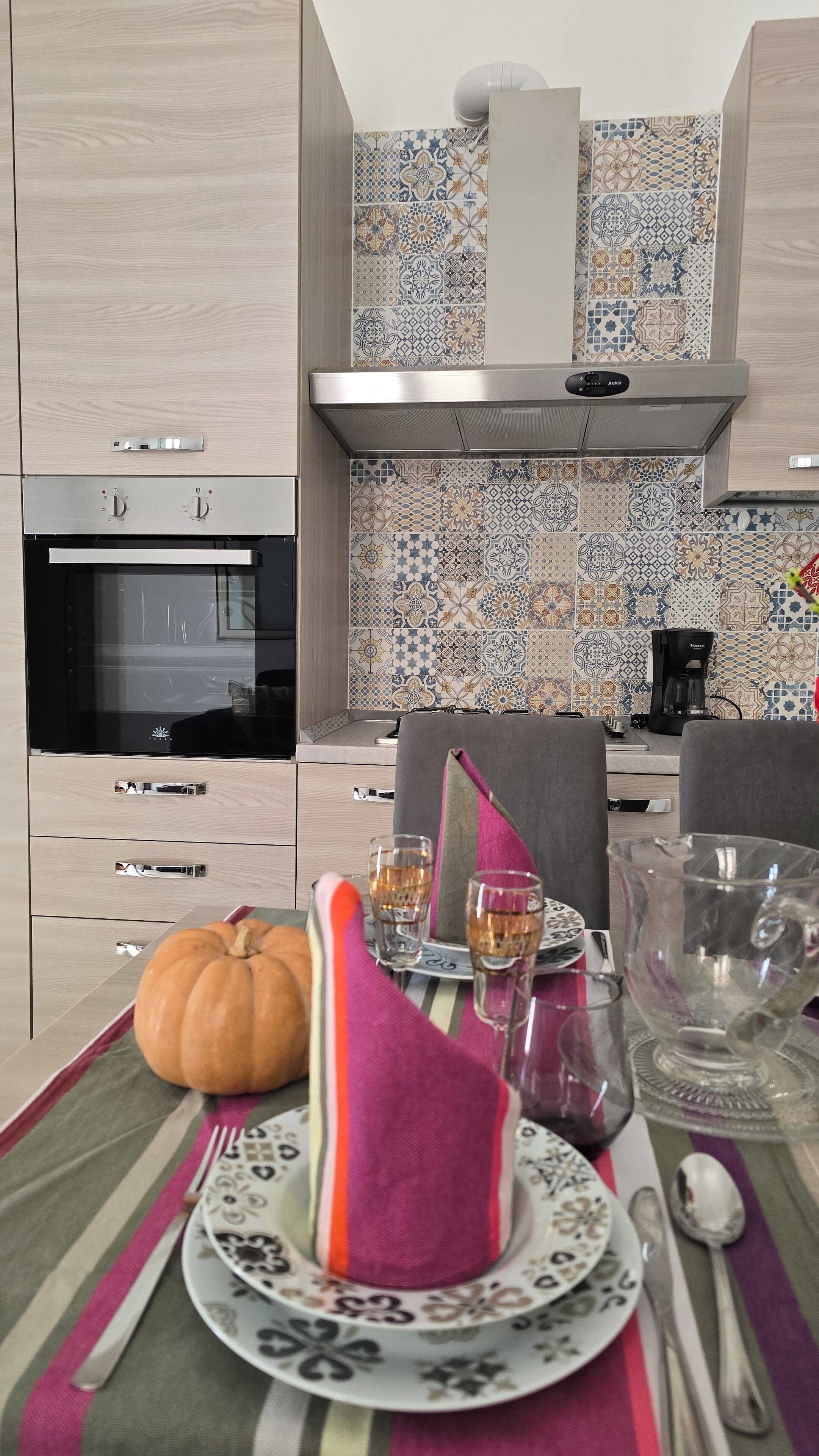 Apartment Mauri | Eigene Küche | Mikrowelle, Ofen, Herdplatte, Kochgeschirr/Geschirr/Besteck