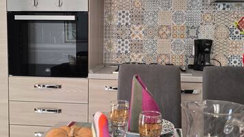 Apartment Mauri | Eigene Küche | Mikrowelle, Ofen, Herdplatte, Kochgeschirr/Geschirr/Besteck