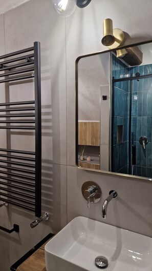 Shower, hair dryer, bidet, towels - Vicolo d'Este (Tivoli)