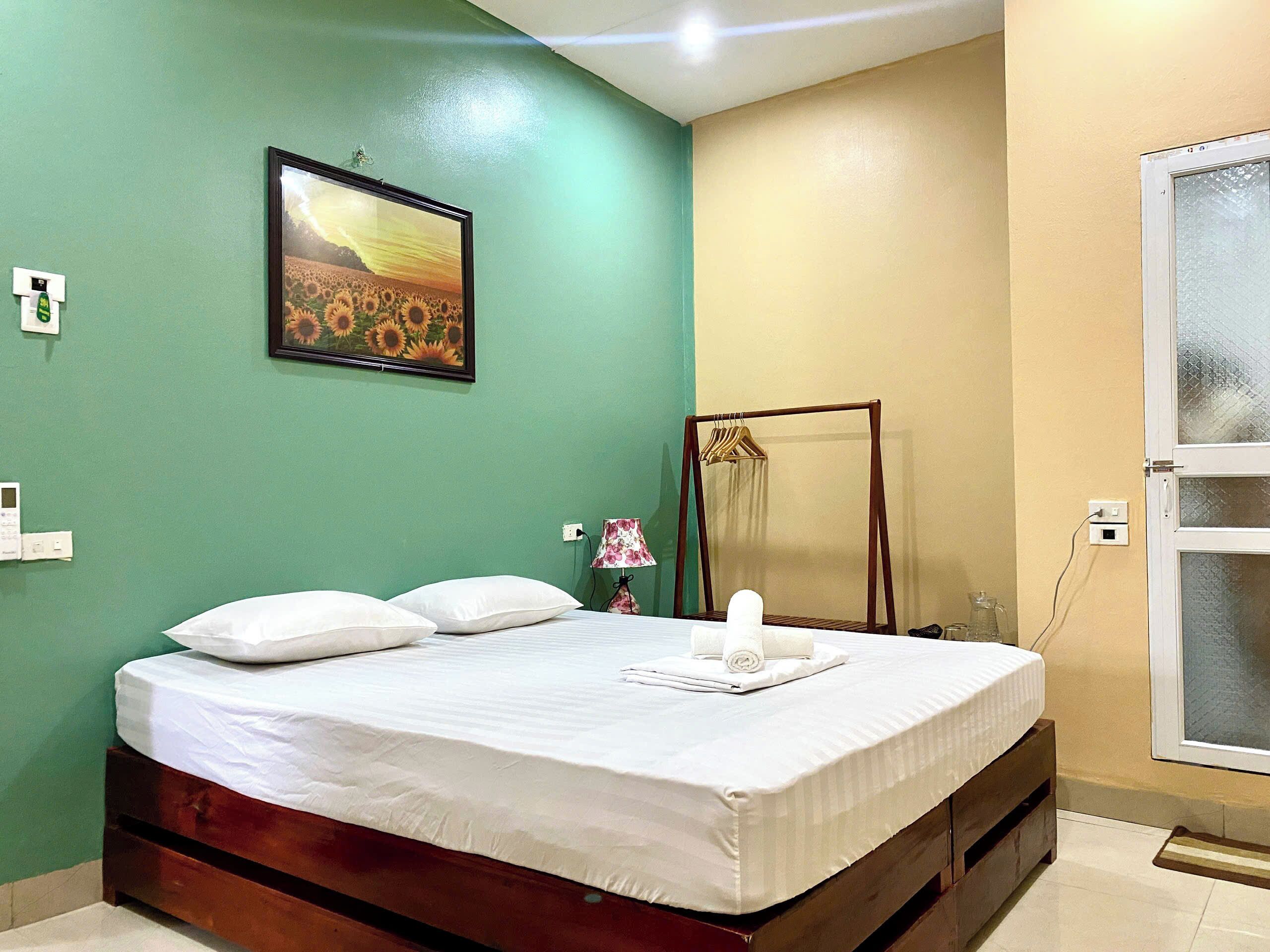 Basic Double Room Single Use | Blackout curtains, soundproofing, iron/ironing board, free WiFi