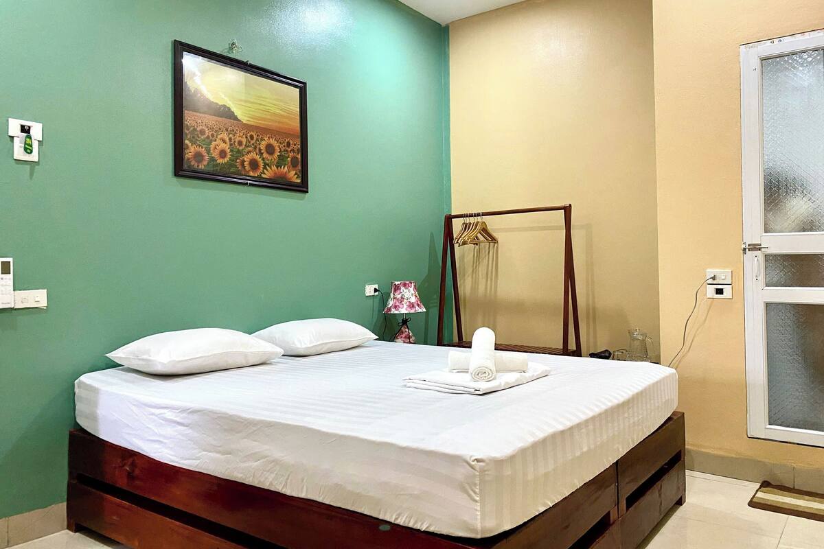 Basic Double Room Single Use | Blackout curtains, soundproofing, iron/ironing board, free WiFi
