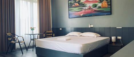 Chambre Simple Romantique, balcon, vue jardin | Rideaux occultants, chambres insonorisées, fer et planche à repasser