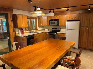 Fridge, microwave, oven, stovetop - Large family mountain retreat on Buck Run with a stocked pond in Leetonia Pa. (Gaines)