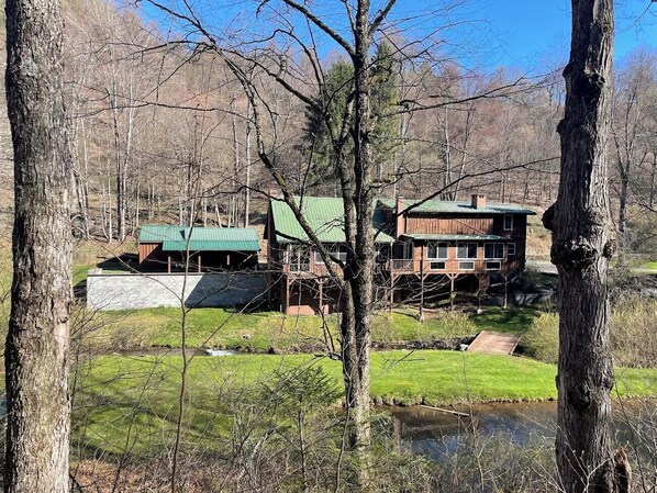 Exterior - Large family mountain retreat on Buck Run with a stocked pond in Leetonia Pa. (Gaines)