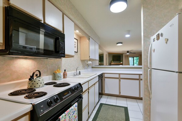 雪櫃、微波爐、焗爐、爐具