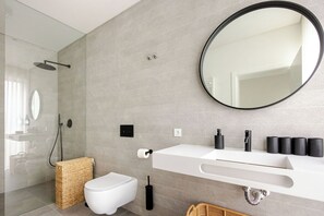 Shower, towels, soap, shampoo