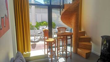 TV, fireplace, stereo, offices