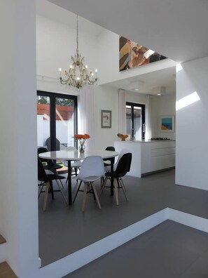 Dining - Cape white villa (Load shedding free) (Cape Town)