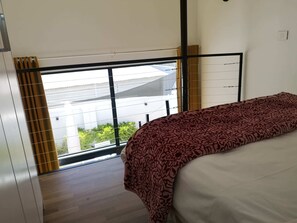 1 habitación, escritorio, tabla de planchar con plancha y wifi 