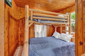 2 bedrooms, bed sheets