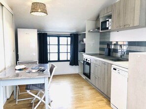 Réfrigérateur, micro-ondes, four, lave-vaisselle