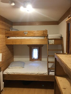 A bunk bed room with a wooden ceiling, a small window with lace curtains, and a ladder. - Wifi, ski-in/ski-out & foot of the slopes, 1st floor, balcony, parking, tv, ski locker, 36m² (Beaufort)