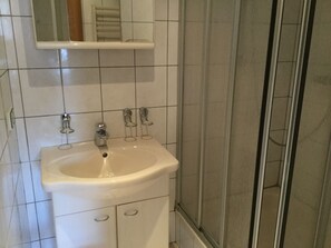 Shower, hair dryer - Apartment 4 mit Großem Balkon (Prerow)