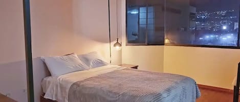 2 室のベッドルーム、アイロン / アイロン台、WiFi、ベッドシーツ