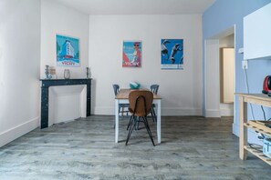 Dining - Quiet and cosy apartment, free parking (Vichy)