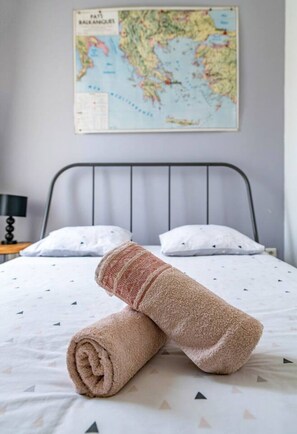 1 Schlafzimmer, Schreibtisch, Bügeleisen/Bügelbrett, Reisekinderbett
