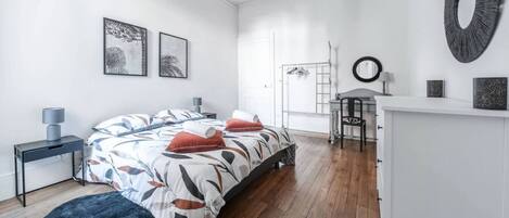 2 bedrooms, desk, iron/ironing board, travel crib